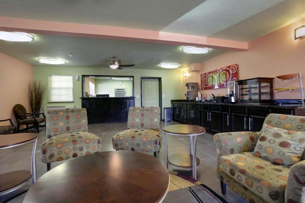 Econo Lodge Inn & Suites Enid Extérieur photo